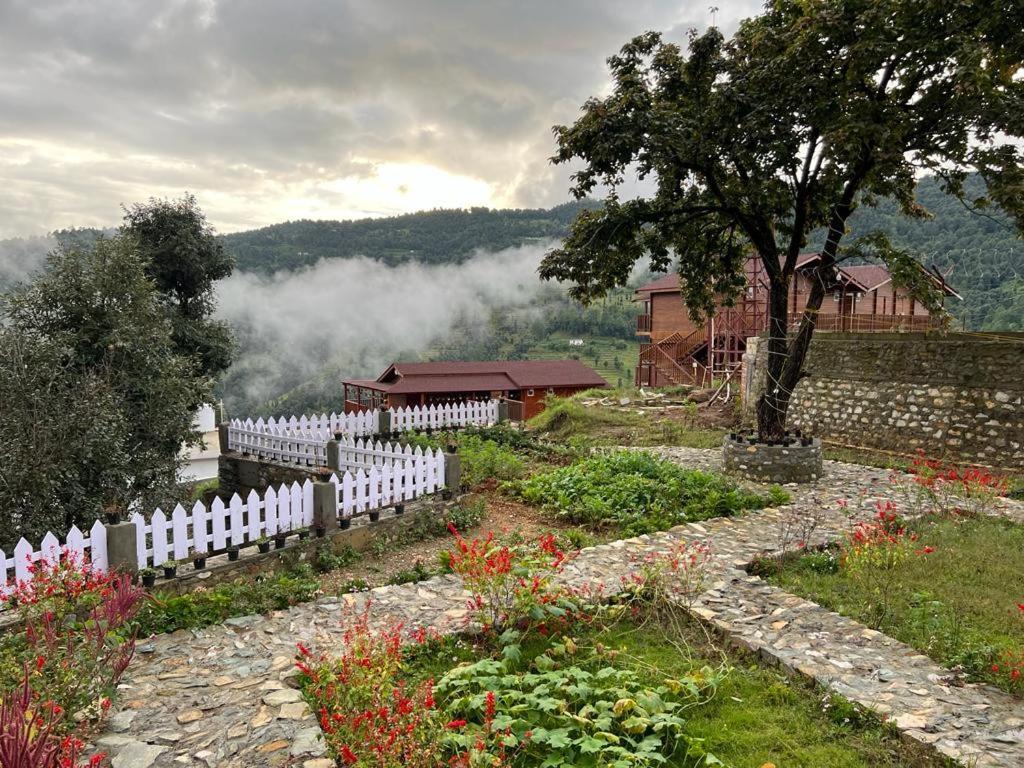 Vanprastha Resorts Dwarahat Exterior foto