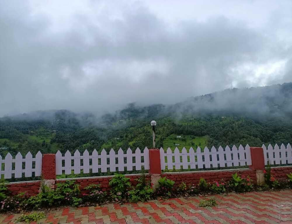 Vanprastha Resorts Dwarahat Exterior foto